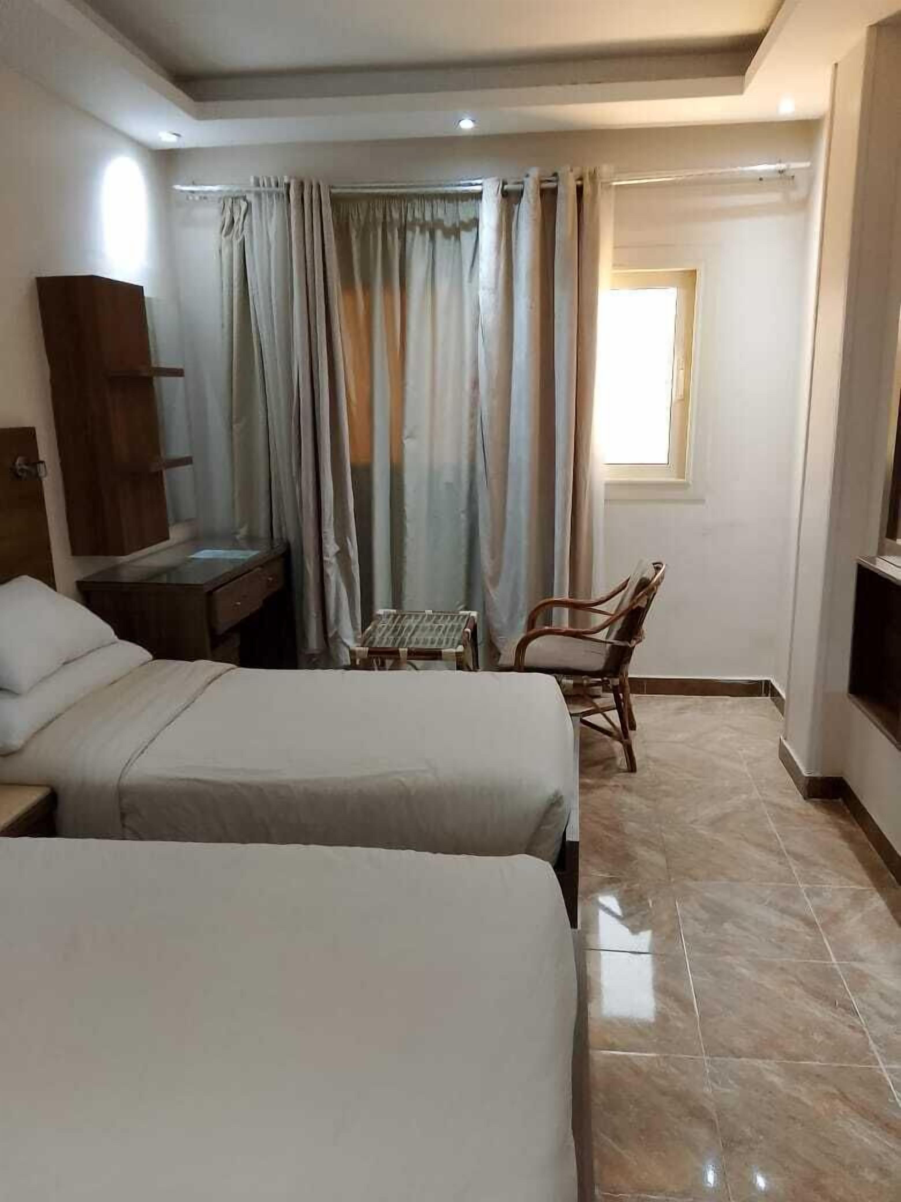 Photo - Enter Pyramids Inn