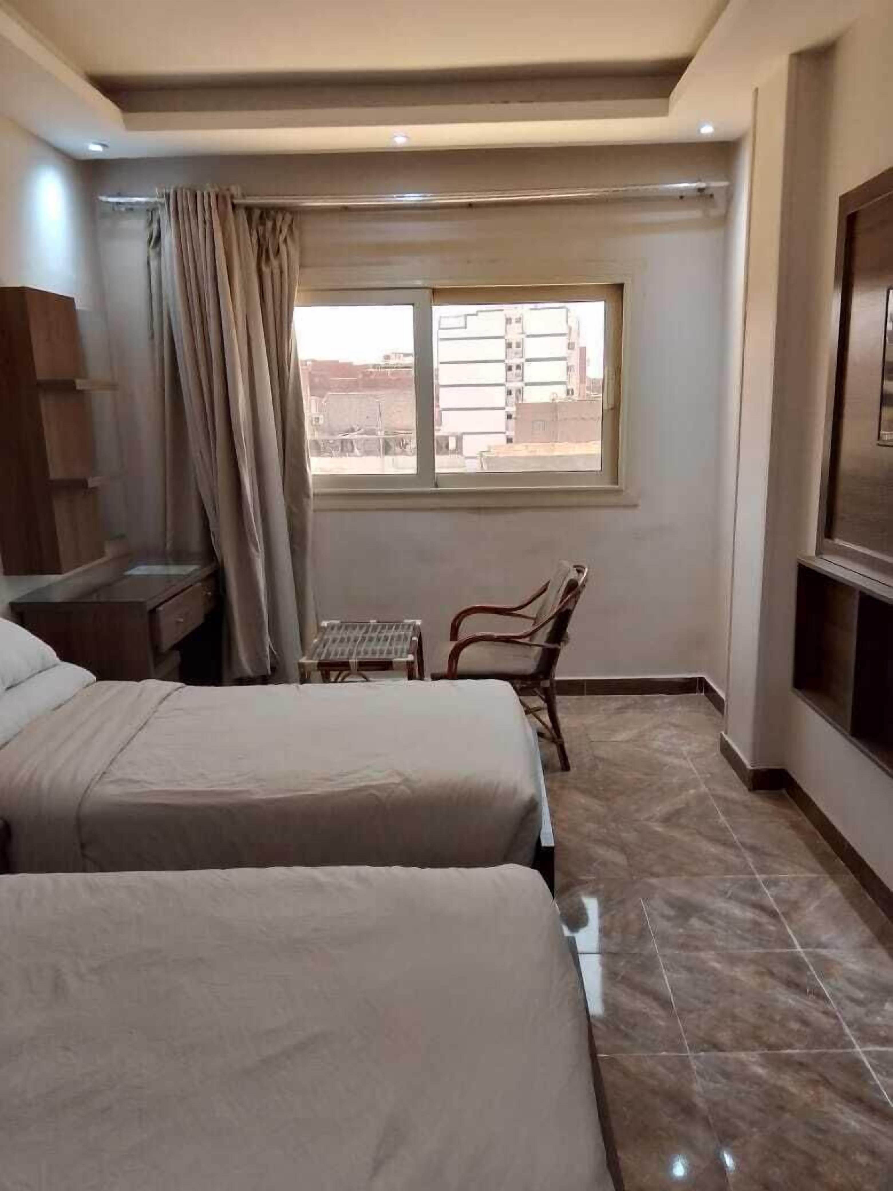 Photo - Enter Pyramids Inn