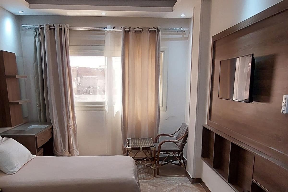 Deluxe Double or Twin Room, Desert view