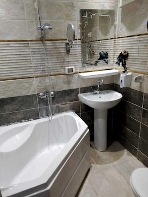 Deluxe Double or Twin Room, Desert view | In-room safe, desk, laptop workspace, blackout curtains