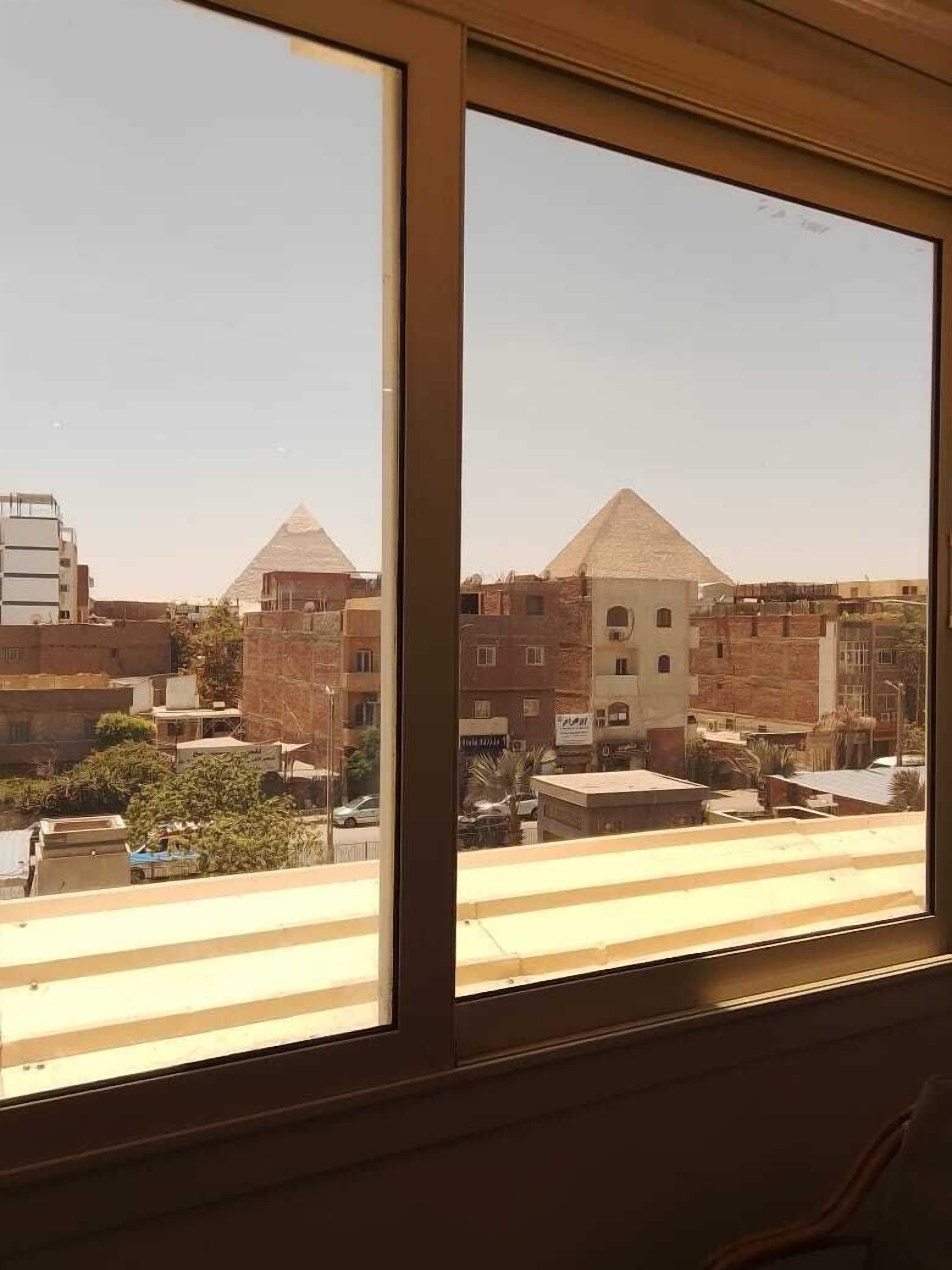 Photo - Enter Pyramids Inn