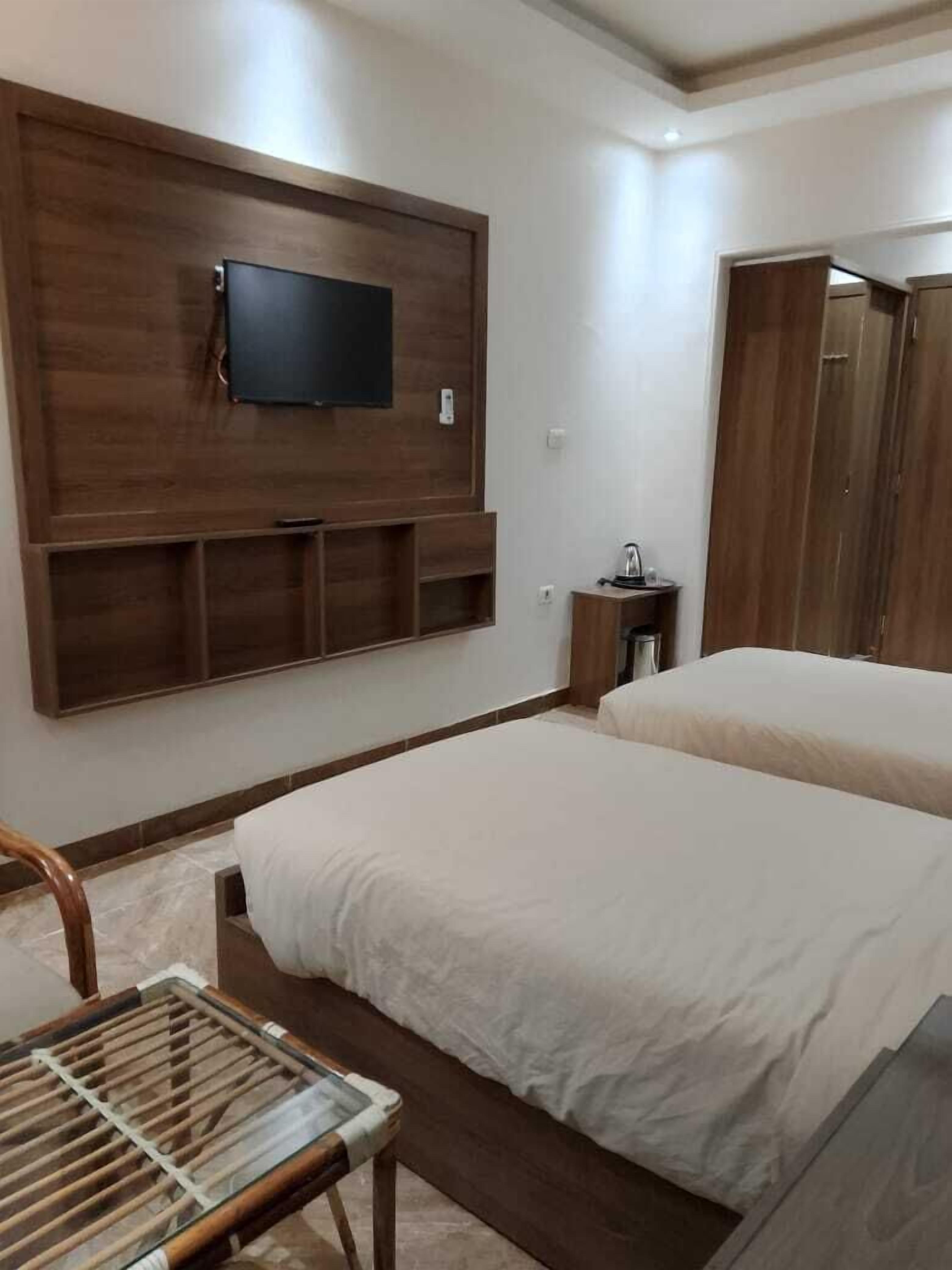 Photo - Enter Pyramids Inn