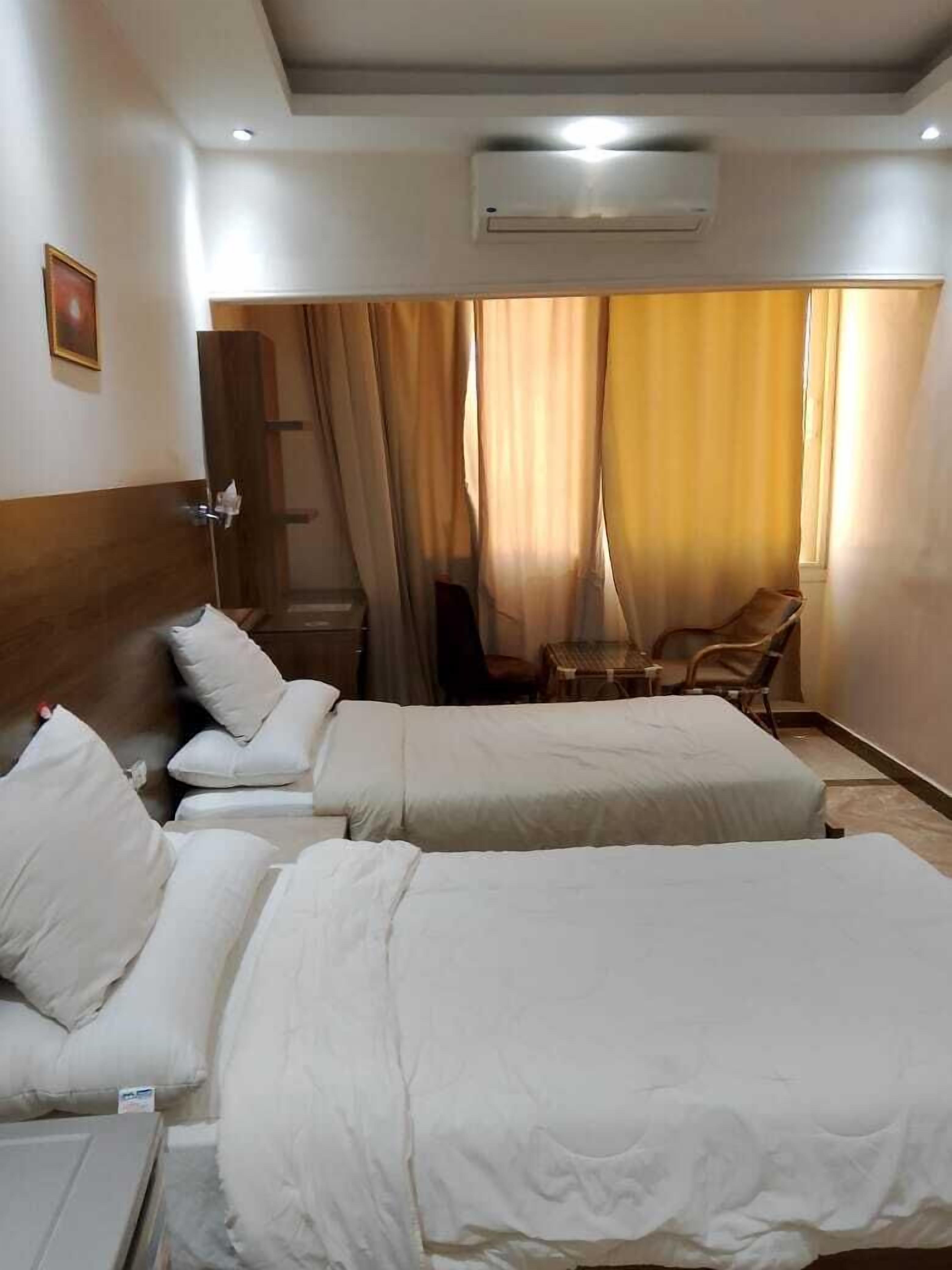 Photo - Enter Pyramids Inn