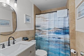 Bathroom - Oceanfront home - elevator, pool, dog friendly (Carolina Beach)