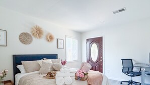 A bedroom with a bed, a desk, and a chair. - Walk to Google 3BR Home Yard & Kitchen (Mountain View)