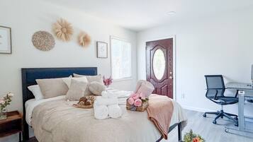 Comfort House, Garden View | Iron/ironing board, free WiFi