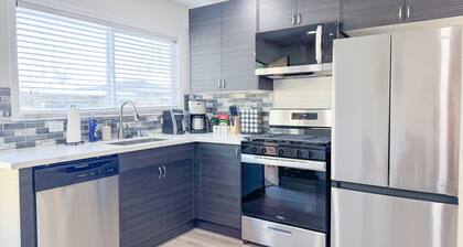 Walk to Google 3BR Home Yard & Kitchen