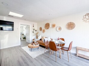 Flat-screen TV - Walk to Google 3BR Home Yard & Kitchen (Mountain View)