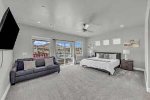 6 bedrooms, desk, travel cot, free WiFi