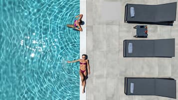 Outdoor pool, pool umbrellas, sun loungers