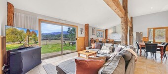 Bright Homestead - A Tranquil Escape