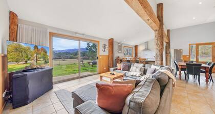 Bright Homestead - A Tranquil Escape