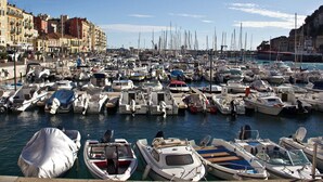 A marina filled with various boats docked closely together. - Kanary Kanary (Aguimes)