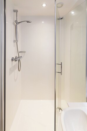 Basic Double Room, Non Smoking, Private Bathroom | Bathroom | Hair dryer, towels, soap, toilet paper