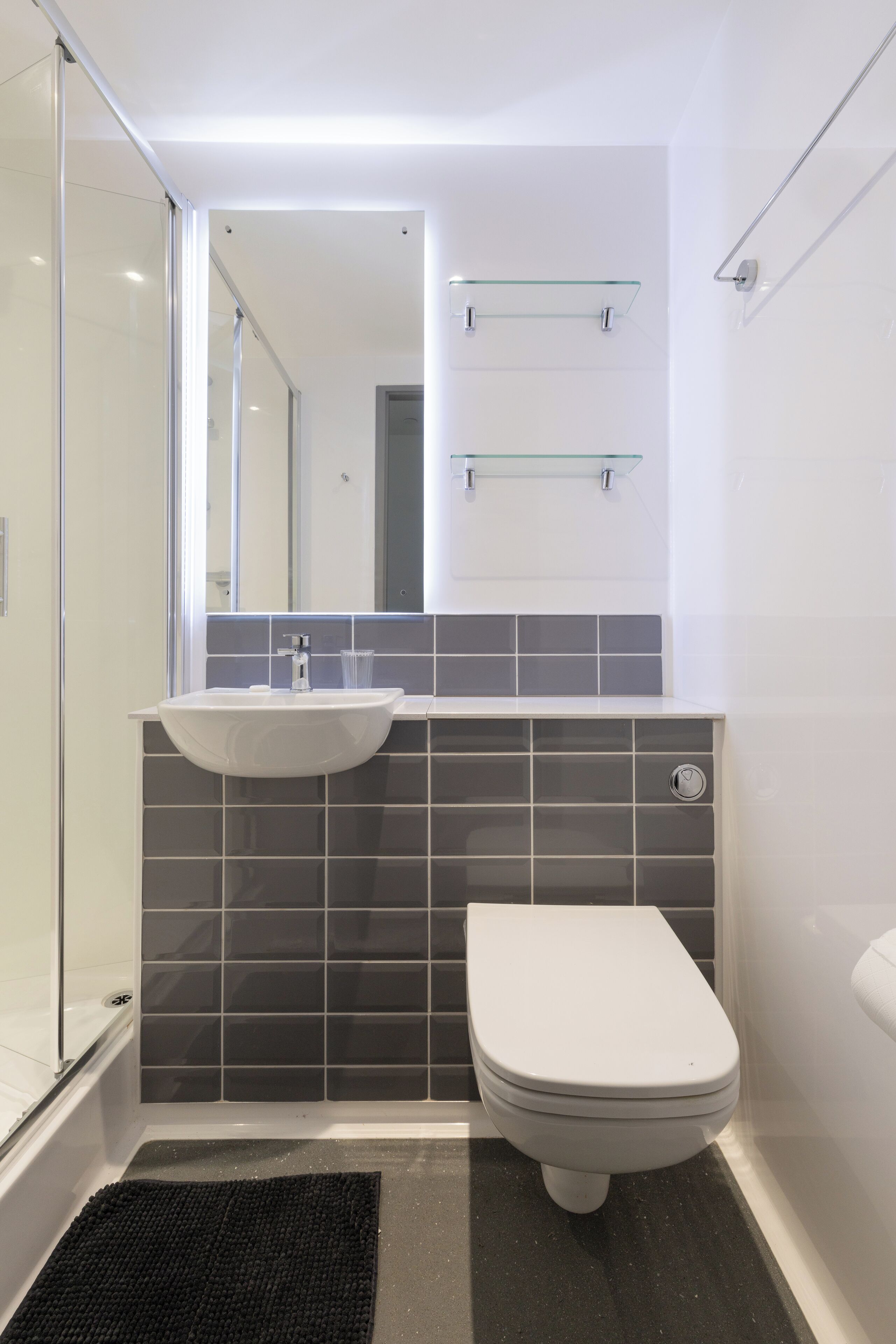 Basic Double Room, Non Smoking, Private Bathroom | Bathroom