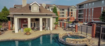 Welcome to Southern Comfort! Luxury condo 1 mile from Bryant-Denny Stadium!