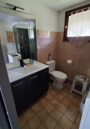 Shower, toilet paper