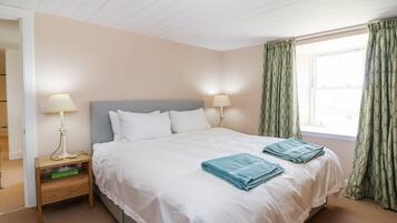 4 bedrooms, individually decorated, individually furnished, free WiFi