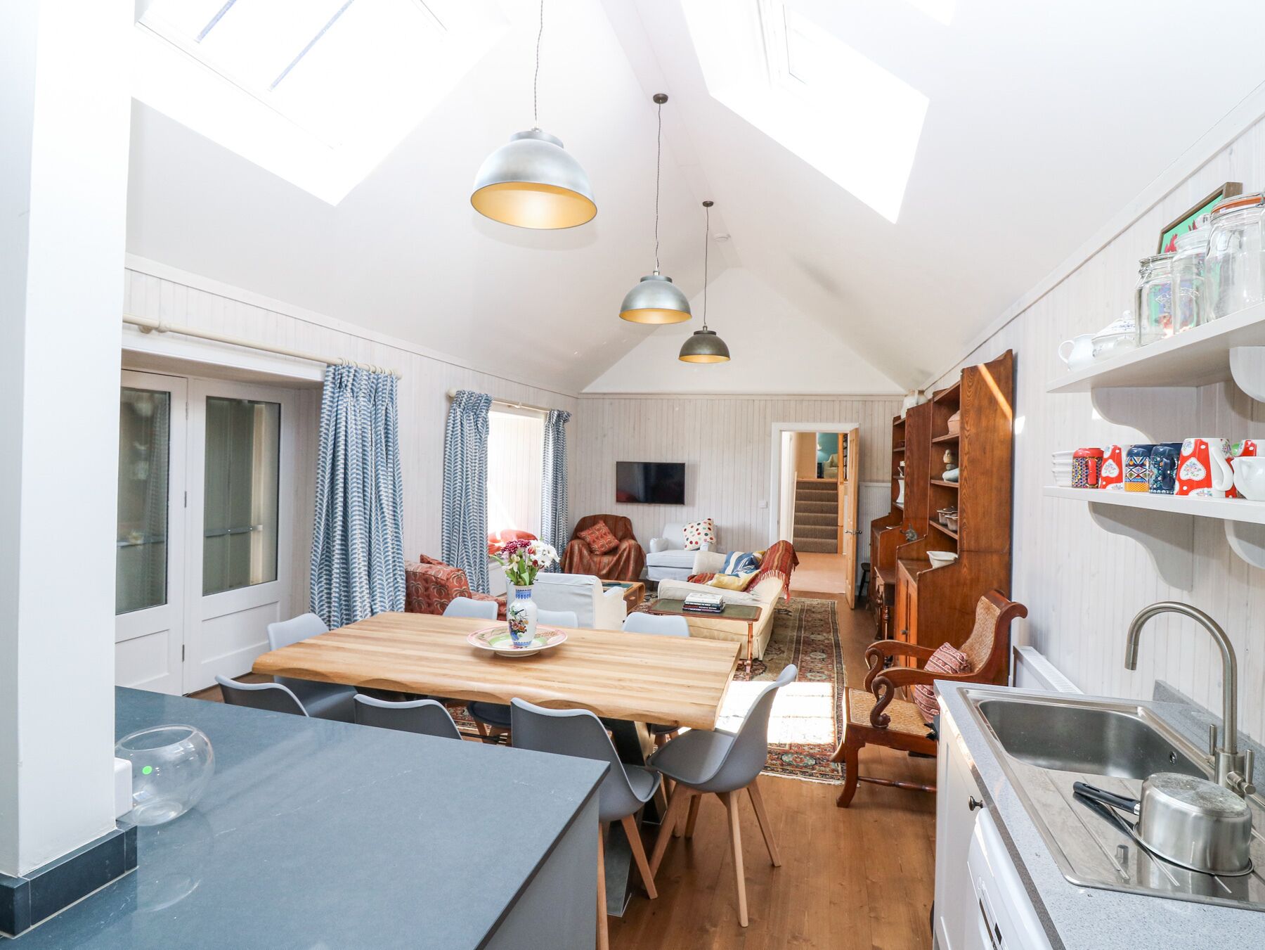 المنشأة من الداخل