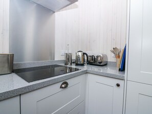 Batterie de cuisine, vaisselle et ustensiles