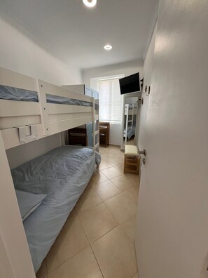 2 bedrooms