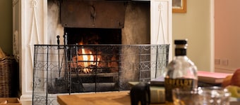 The West Wing, Capheaton in Northumberland - sleeping 8 guests in 4 bedrooms