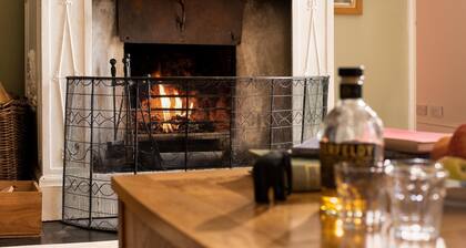 The West Wing, Capheaton in Northumberland - sleeping 8 guests in 4 bedrooms