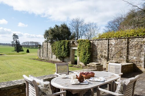 The West Wing, Capheaton in Northumberland - sleeping 8 guests in 4 bedrooms