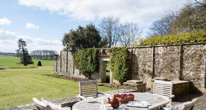 The West Wing, Capheaton in Northumberland - sleeping 8 guests in 4 bedrooms