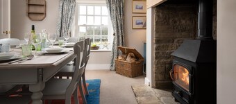 The School House, Capheaton in Northumberland - sleeping 6 guests