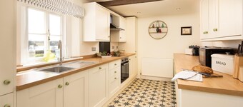 The School House, Capheaton in Northumberland - sleeping 6 guests