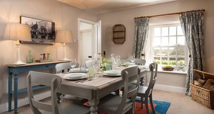 The School House, Capheaton in Northumberland - sleeping 6 guests