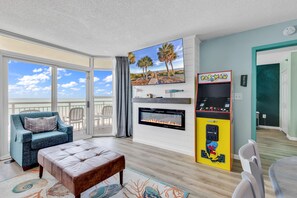 Living room - Cozy 2BR Beachfront Condo (Myrtle Beach)