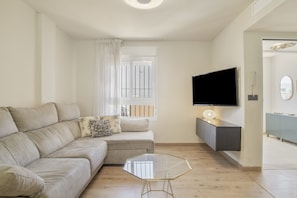 TV - Holiday Home 'Tarifa' with Sea Views, Wi-Fi and Air Conditioning (Tarifa)