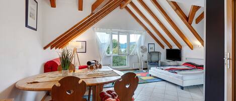 1 bedroom, desk, WiFi, bed sheets