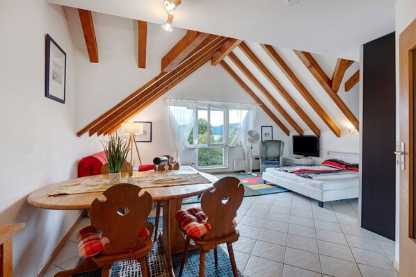 1 bedroom, desk, WiFi, bed sheets