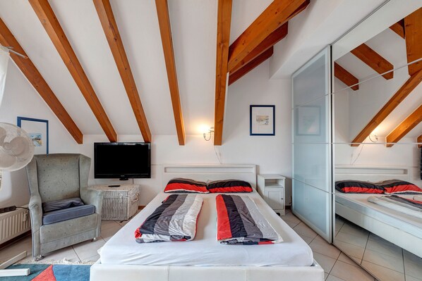1 bedroom, WiFi, bed sheets