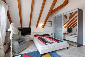 1 bedroom, desk, WiFi, bed sheets - Apartment 'Tetto Piccolo' with Shared Garden and Wi-Fi (Bad Säckingen)