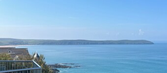 Coastal Ground-Floor Apartment with Sea Views – Dog Friendly