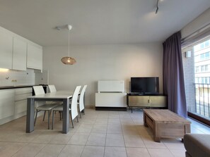 Apartment | Dining - Central Apartment Near Sea & Casino (Middelkerke)