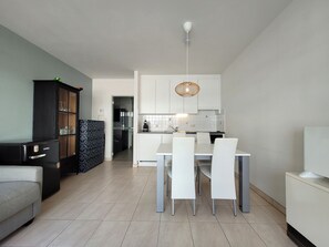 Apartment | Dining