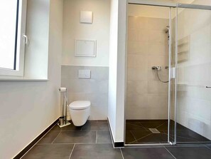 Serviettes fournies, savon, papier toilette