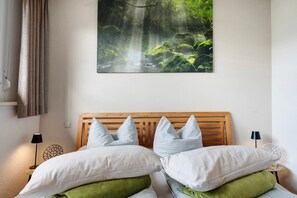 2 bedrooms, WiFi, bed sheets