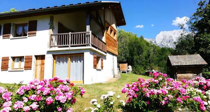 Holiday Home 'La Clé Des Champs' with Mountain View, Private Terrace and Wi-Fi