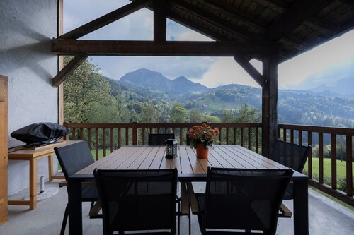 Gîte La Clé Des Champs : vue montagne, terrasse privée et Wi-Fi