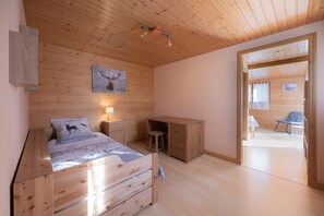 3 bedrooms, iron/ironing board, WiFi