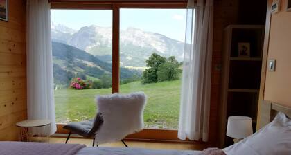 Ferienhaus 'La Clé Des Champs' mit Bergblick, privater Terrasse und Wi-Fi