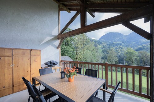 Gîte La Clé Des Champs: Bergblick, private Terrasse und WLAN
