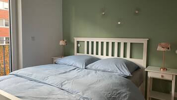 Iron/ironing board, WiFi, bed sheets