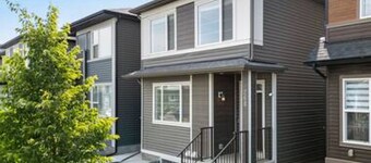 Spacious 4BR 3BA w/ AC in Quiet SE Neighbourhood
